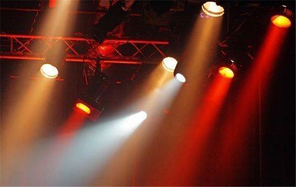 LED帕燈和LED染色燈的區(qū)別